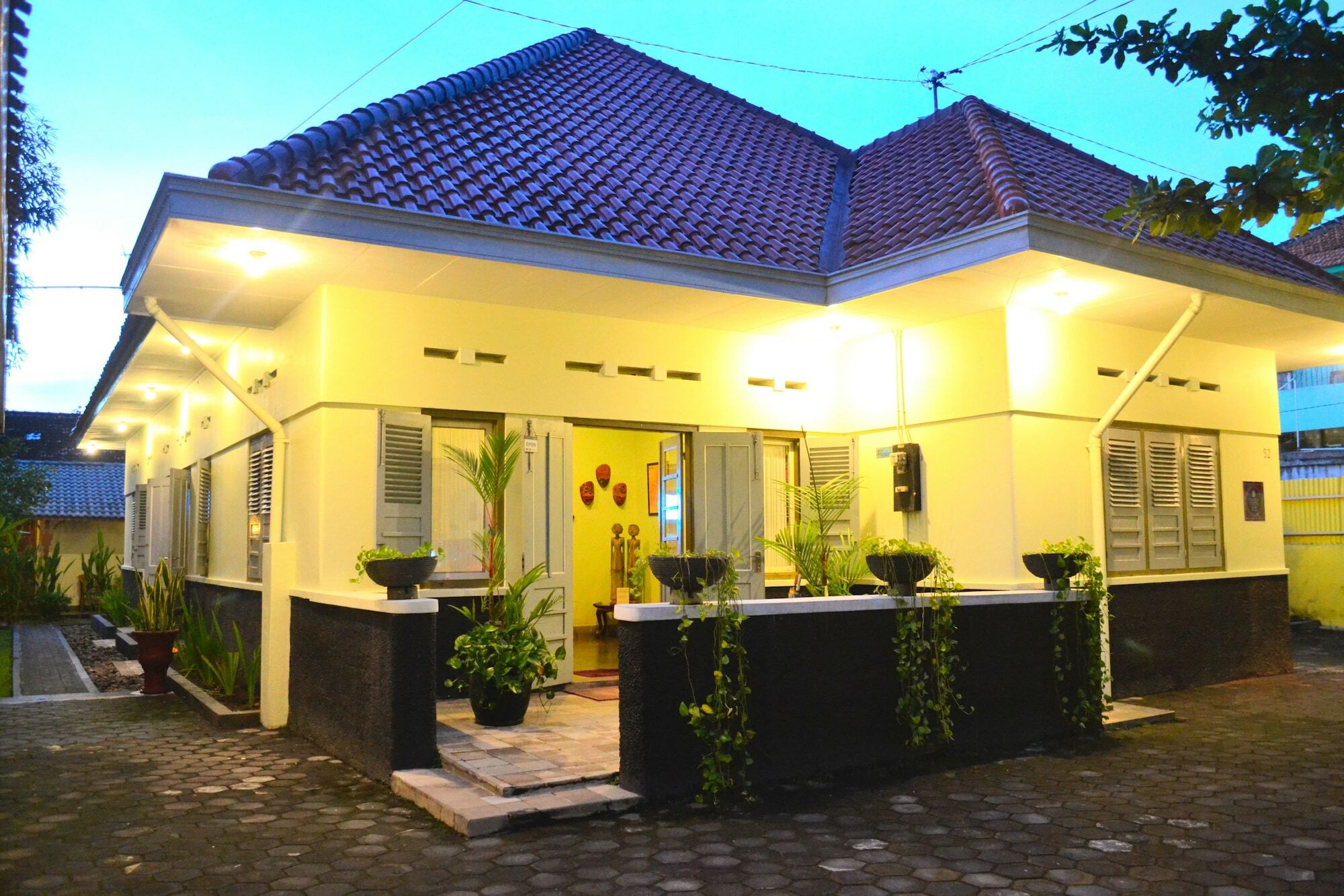 The Kresna Hotel Yogyakarta Exterior photo